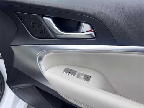 Used 2025 Genesis G70 2.5T image 49