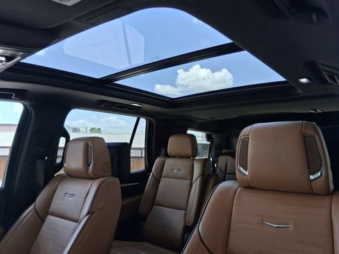 Used 2025 Cadillac Escalade Premium Luxury RWD image 22