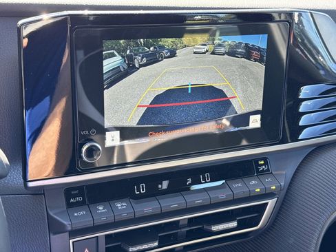 Used 2025 Toyota Camry SE image 23