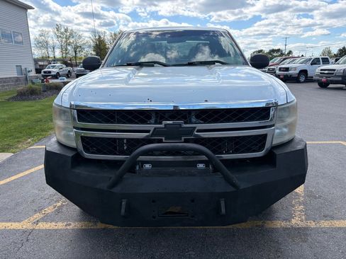 Used 2011 Chevrolet Silverado 2500 W/T AWD/4WD image 3