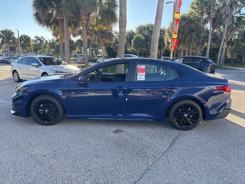 Used 2026 Toyota Camry SE image 4
