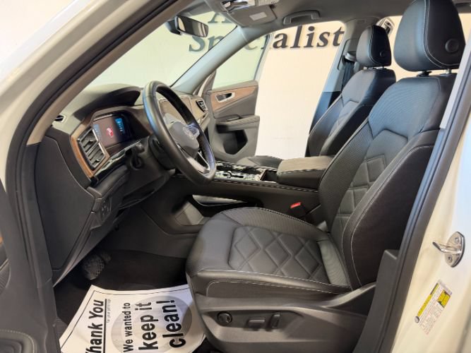 Used 2025 Volkswagen Atlas SE FWD image 12