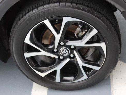 Certified 2021 Toyota C-HR XLE FWD image 32