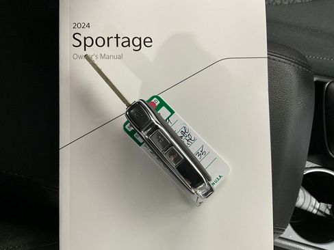 Used 2024 Kia Sportage LX image 13