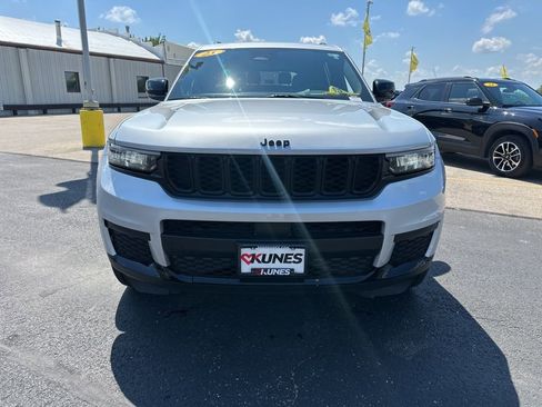 Used 2023 Jeep Grand Cherokee L Altitude image 17