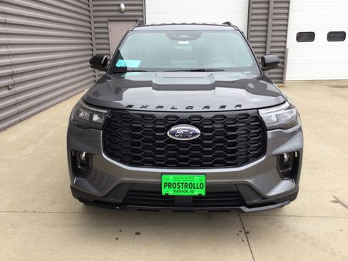 New 2026 Ford Explorer ST-Line image 3