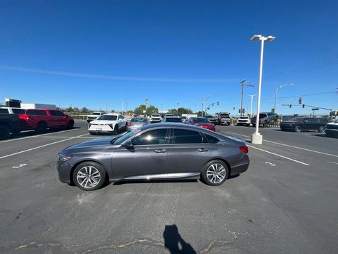 Used 2018 Honda Accord Touring image 8