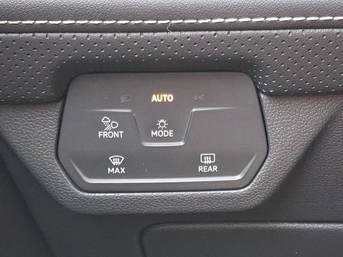 Used 2024 Volkswagen Atlas SE AWD/4WD image 24