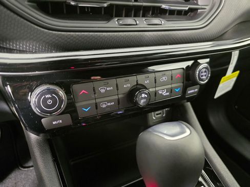 New 2026 Jeep Compass Limited image 23