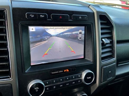 Used 2019 Ford Expedition XLT image 25