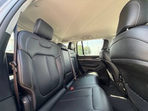 Used 2023 Jeep Grand Cherokee Limited AWD/4WD image 11
