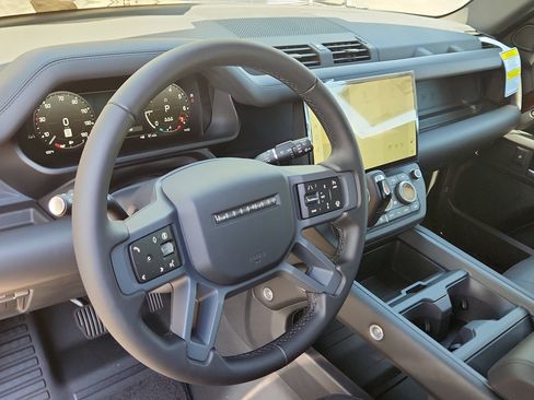 New 2026 Land Rover Defender 90 X-Dynamic SE AWD/4WD image 4