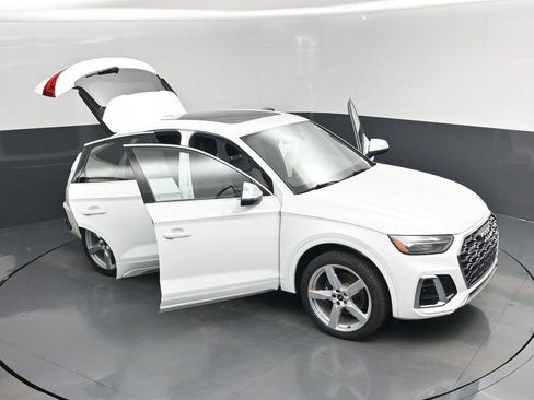 Used 2022 Audi SQ5 Premium Plus w/ Premium Plus Package AWD/4WD image 19