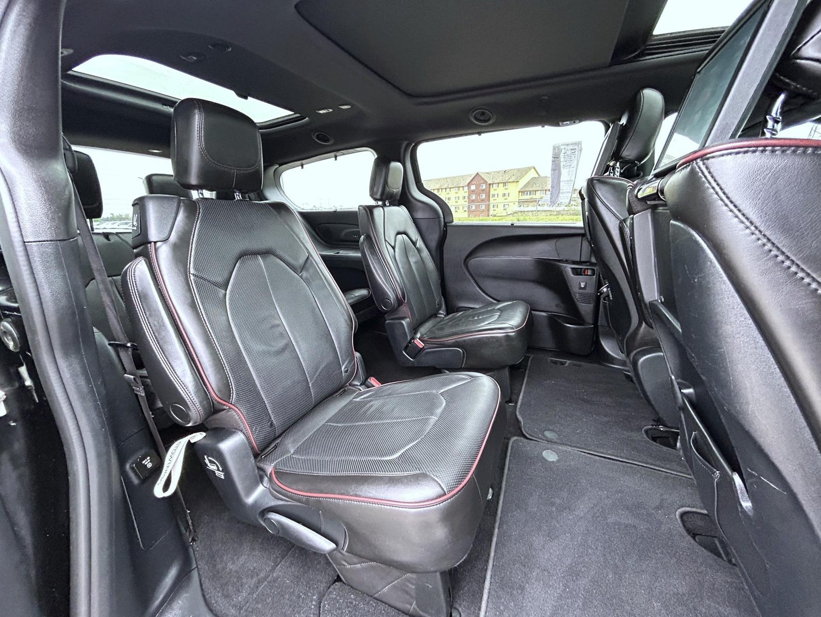 Used 2020 Chrysler Pacifica Limited FWD image 21
