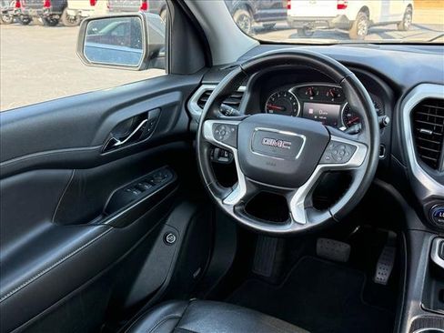 Used 2023 GMC Acadia SLT image 11