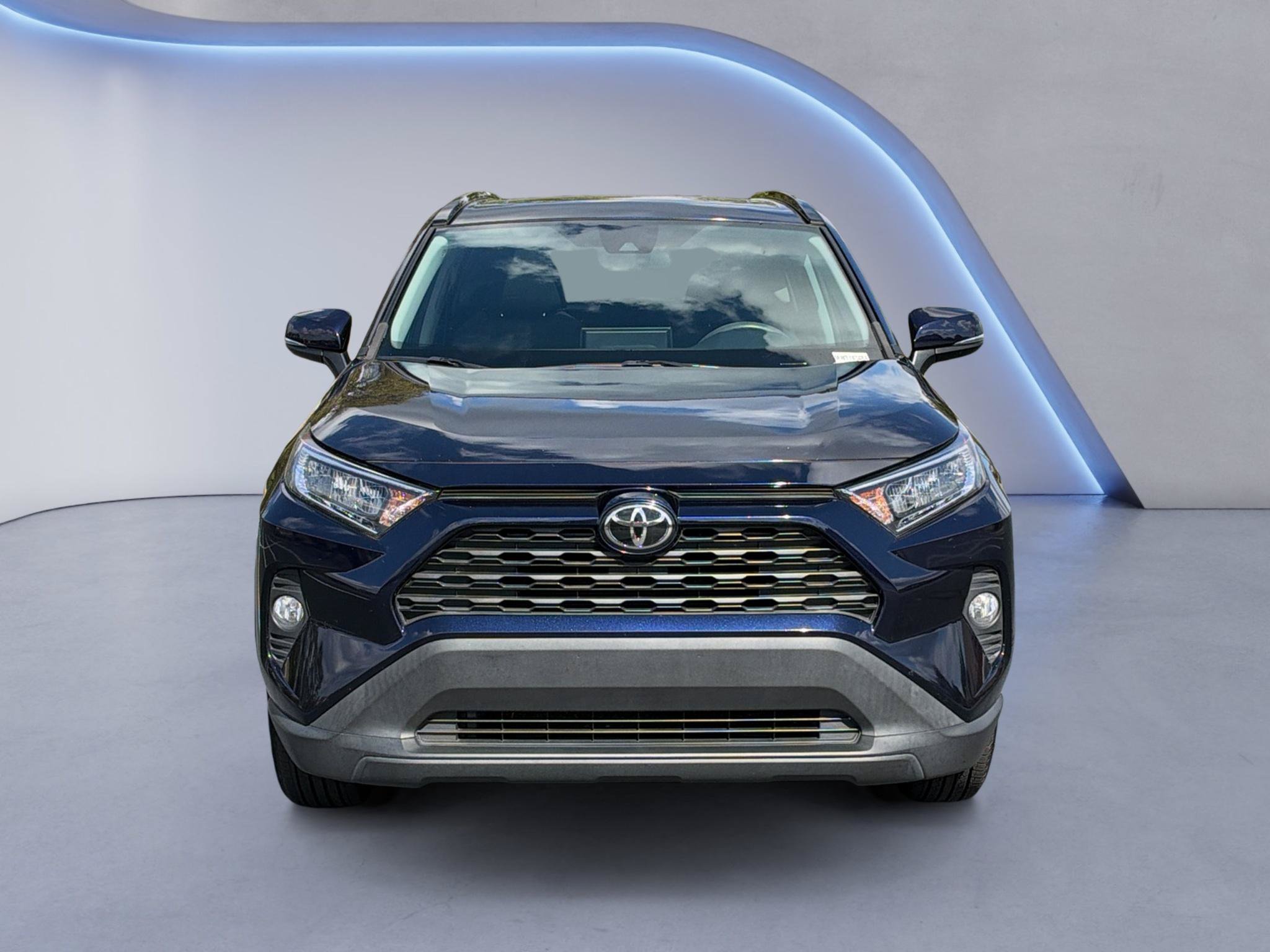 Used 2021 Toyota RAV4 XLE w/ Convenience Package FWD image 2