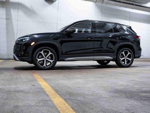 New 2026 Volkswagen Tiguan SE FWD image 3