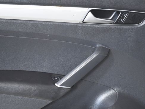 Used 2016 Volkswagen Passat 1.8T S image 23