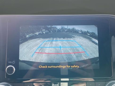 Used 2023 Toyota Highlander LE FWD image 12