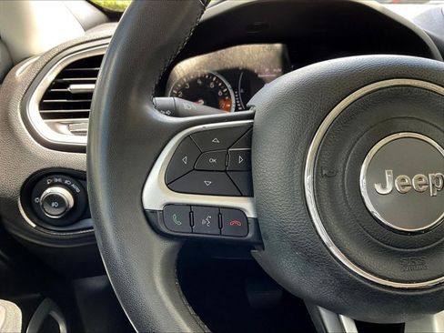 Used 2018 Jeep Renegade Latitude FWD image 16