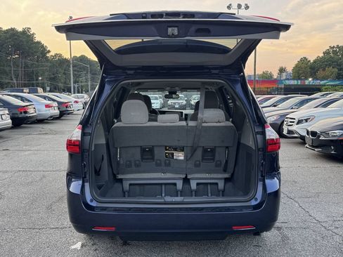 Used 2020 Toyota Sienna LE w/ LE Preferred Package FWD image 15