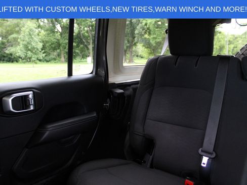 Used 2019 Jeep Wrangler Unlimited Sahara w/ Cold Weather Group AWD/4WD image 12