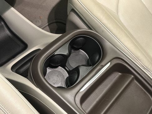 Used 2020 Chrysler Pacifica Touring-L image 28