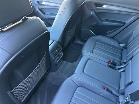 Used 2023 Audi Q5 2.0T Premium w/ Convenience Package image 4
