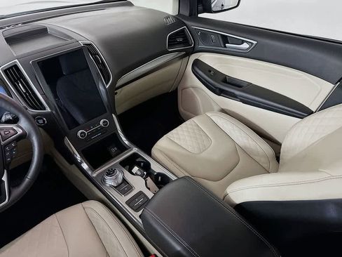Used 2024 Ford Edge Titanium image 11