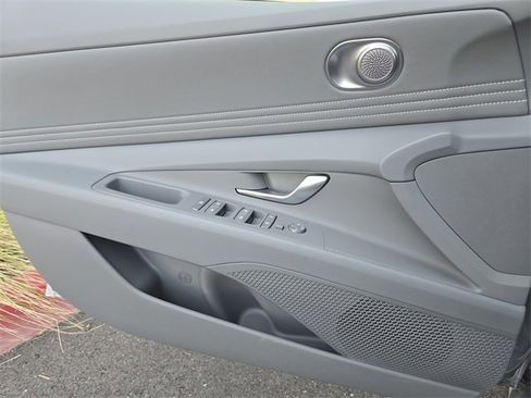 New 2025 Hyundai Elantra SEL image 16