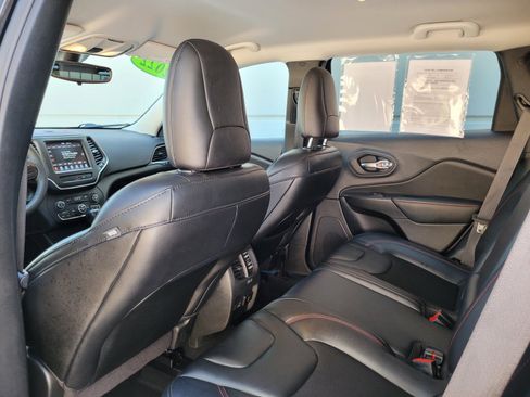 Used 2022 Jeep Cherokee Trailhawk AWD/4WD image 14