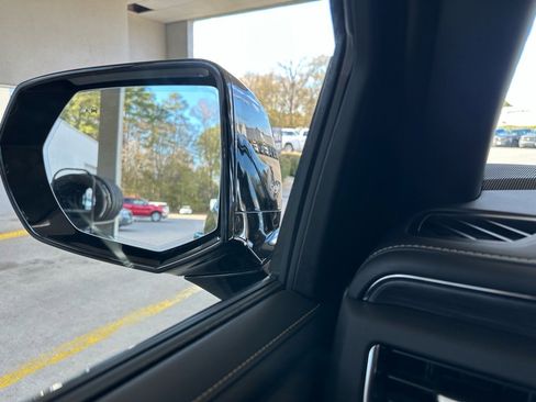 Used 2024 GMC Yukon XL SLT w/ SLT Luxury Package image 45