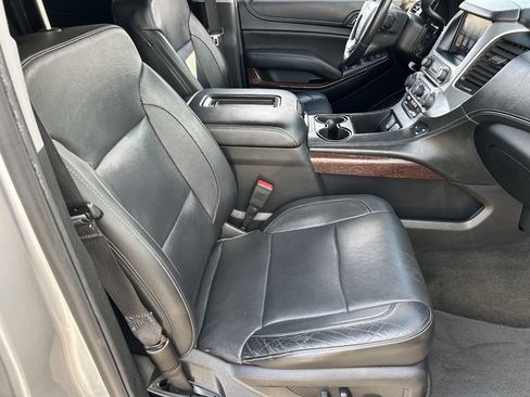 Used 2018 GMC Yukon XL SLT w/ Open Road Package AWD/4WD image 12