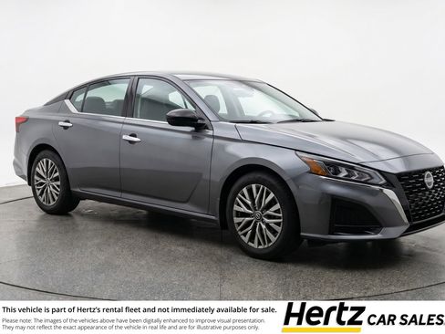 Used 2025 Nissan Altima 2.5 SV FWD image 1