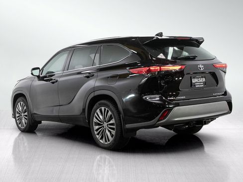 Used 2020 Toyota Highlander Platinum AWD/4WD image 3
