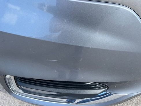 Used 2021 Buick Enclave Essence image 2