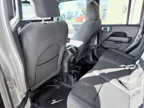 Used 2020 Jeep Gladiator Overland image 30