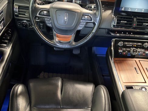 Used 2019 Lincoln Navigator Reserve AWD/4WD image 23