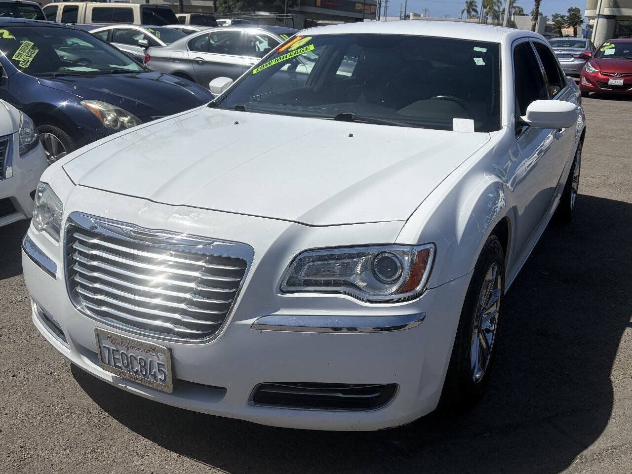 Used 2014 Chrysler 300 RWD image 2
