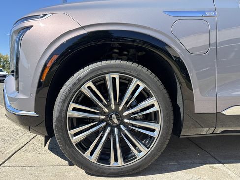 New 2026 Cadillac Vistiq Premium Luxury w/ LPO, Floor Liner Package image 17