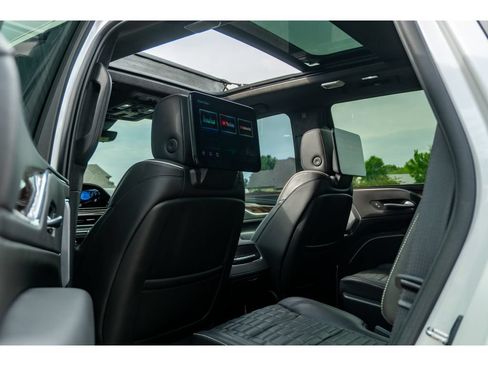 Used 2022 Cadillac Escalade Sport Platinum w/ LPO, ONYX Package AWD/4WD image 14