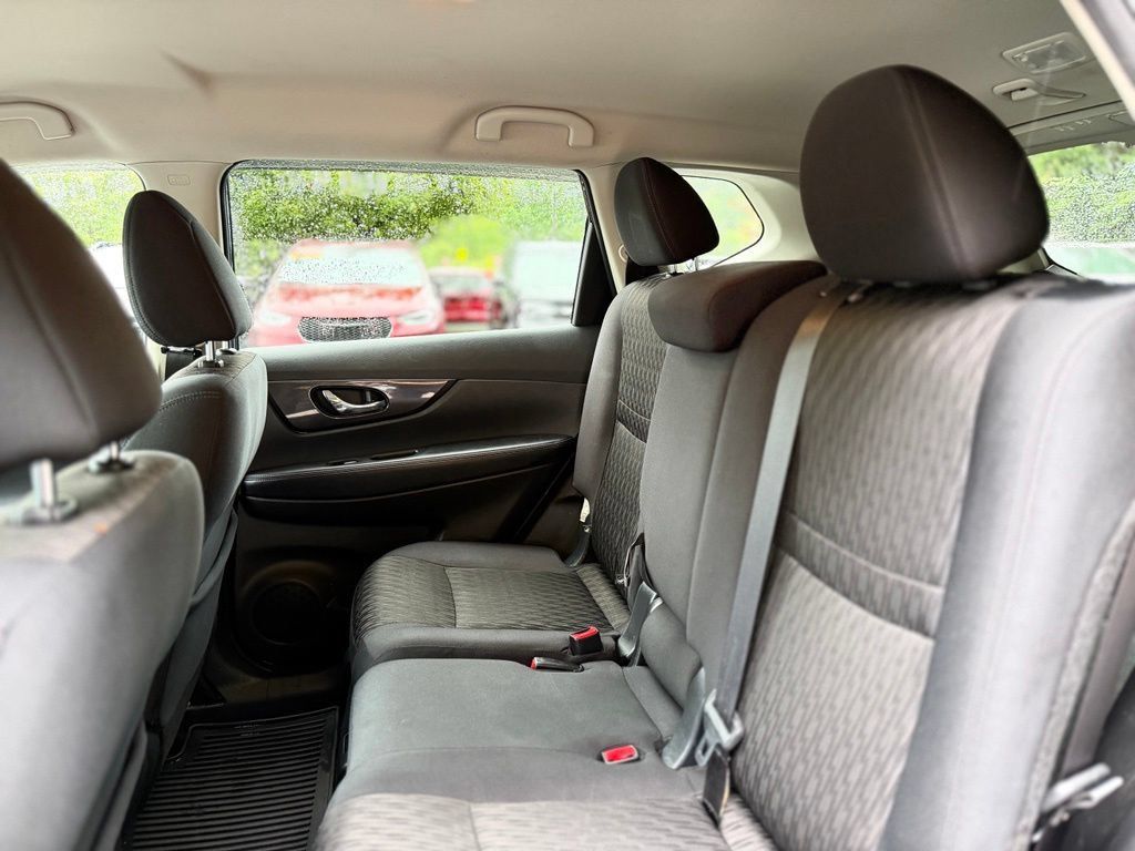 Used 2018 Nissan Rogue SV AWD/4WD image 6