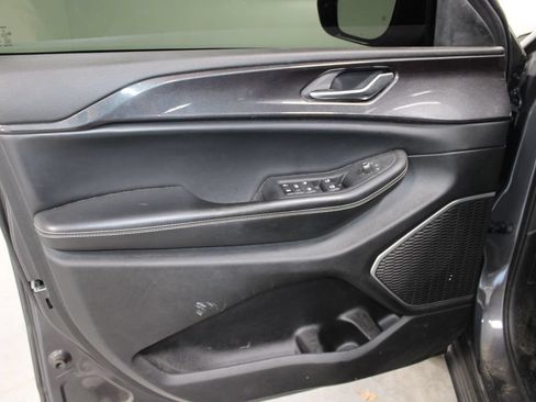 Used 2022 Jeep Grand Cherokee Altitude RWD image 18