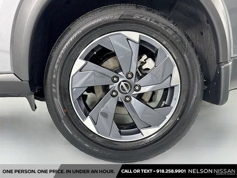 Certified 2025 Nissan Rogue SV FWD image 28