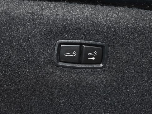 Used 2024 Porsche Taycan image 31