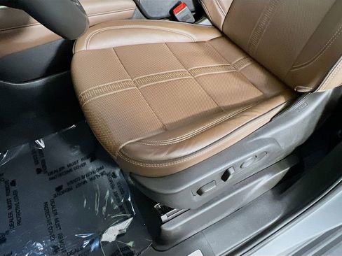 Used 2025 Chevrolet Tahoe High Country AWD/4WD image 19
