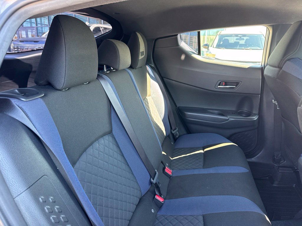 Used 2020 Toyota C-HR XLE FWD image 22