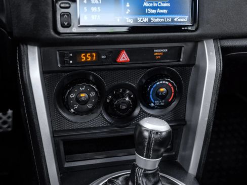 Used 2017 Toyota 86 RWD image 25