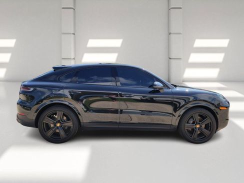 Used 2025 Porsche Cayenne Coupe AWD/4WD image 4