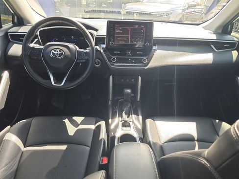 Used 2022 Toyota Corolla Cross XLE w/ Convenience Package AWD/4WD image 18
